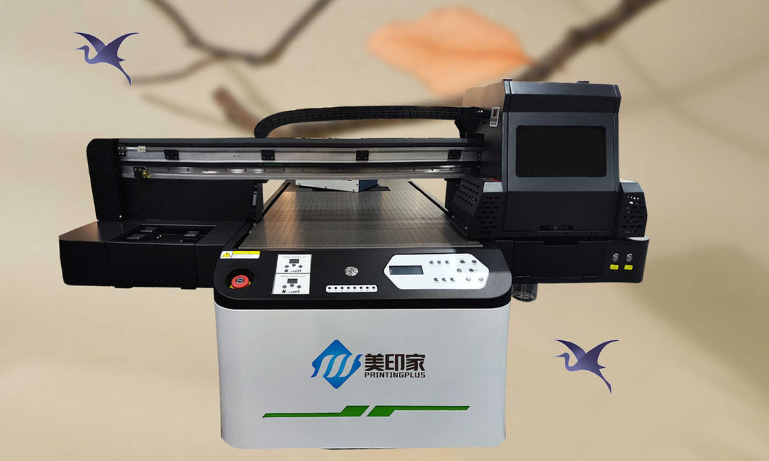 L1600 X W1690 X H802Mm เครื่องพิมพ์แผ่น UV สําหรับพิมพ์บนพลาสติกที่พิมพ์ได้ 1440Dpi